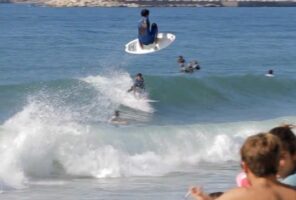 Gabriel Medina s’envole au-dessus de Supertubes