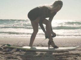 Technique : surfer en talons aiguilles avec Maud le Car