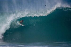 Evan Geiselman frôle la noyade à Pipeline