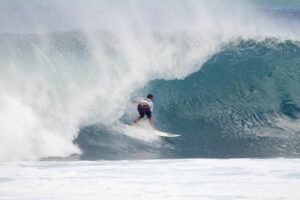 L’incroyable 10 de CJ Hobgood hier soir à Pipe !