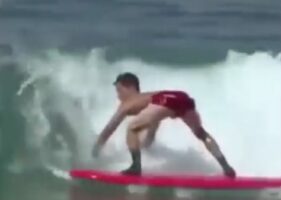 Vous connaissez quelqu’un qui souhaite se mettre au surf ?