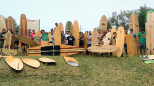 Les planches de surf en bois ont de l’avenir