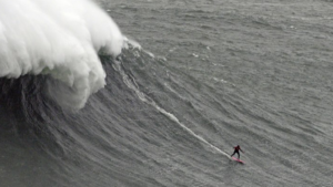 Justine Dupont dompte Nazaré