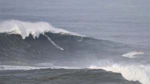 Enorme Nazaré… Avec des Français !