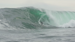 Shipstern accueille son premier gros swell de la saison