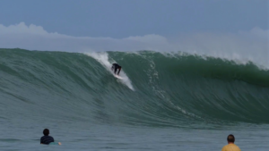 Une petite 5’8 dans un Nias gigantesque