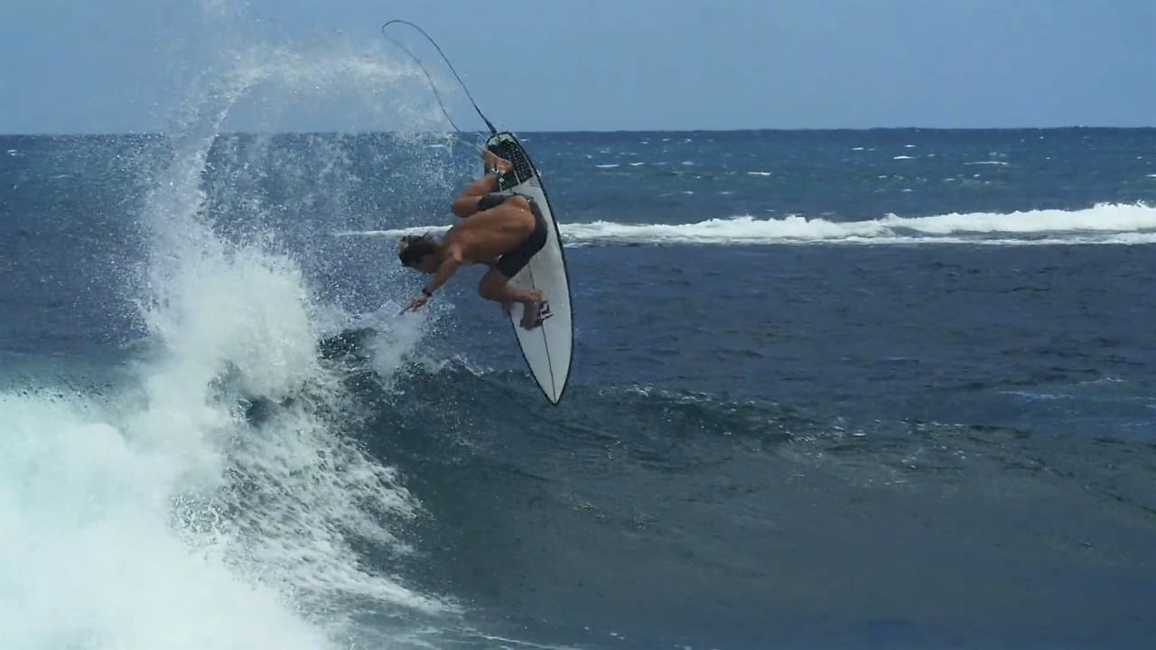 Gatien Delahaye Bouillant à La Guadeloupe Surf Session Magazine