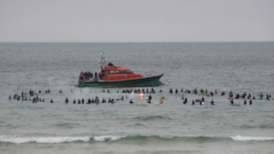 Les surfeurs rendent hommage aux 3 sauveteurs de la SNSM