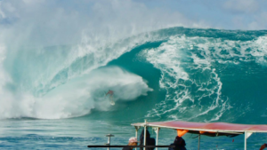 Teahupoo trop gros pour les trials, pas pour le freesurf !