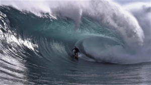 Russel Bierke repousse les limites du surf à la rame