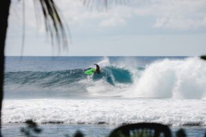 Récit de trip : folle semaine de surf aux Tuamotu