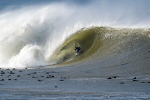 Adin Masencamp s’attaque à l’une des vagues les plus challengeantes d’Afrique du Sud