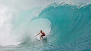 Kelly Slater tête d’affiche d’une session épique aux Mentawai