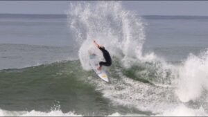 Lower Trestles : les pros enchainent les rides sur un swell tropical