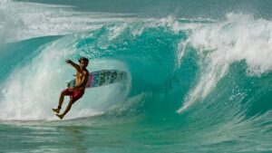 Peut-on surfer le shorebreak de Waimea ?